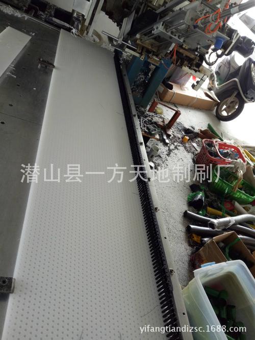 圆盘刷专业定制指南 PVC盘刷与白色尼龙丝毛刷在制刷机械加工中的应用